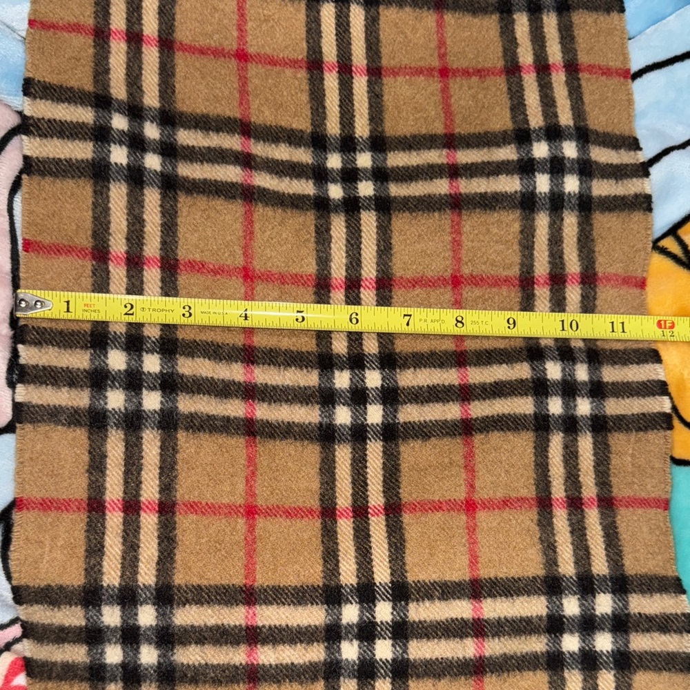 Large Burberry CASHMERE Tan and Black Checkered Scarf. In excellent condition! - Picture 9 of 9